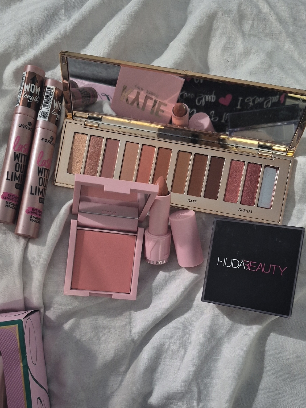 Huda, Charlotte Tillbery, Kylie Bundle.